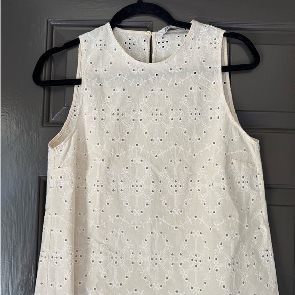 Zara Cream Eyelet Sleeveless Blouse - Picture 1 of 1